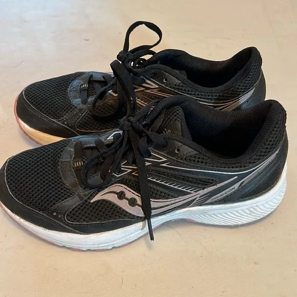 Saucony Running Shoes - Picture 3 of 6